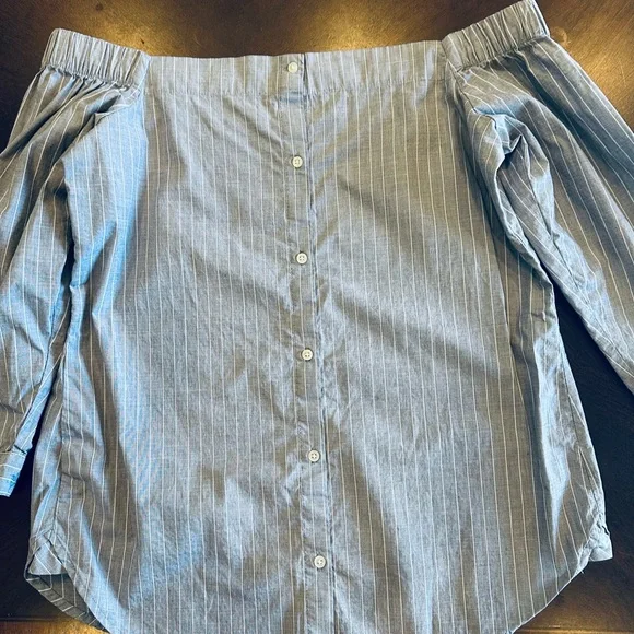 Banana Republic off the shoulder to. Small - Picture 4 of 6